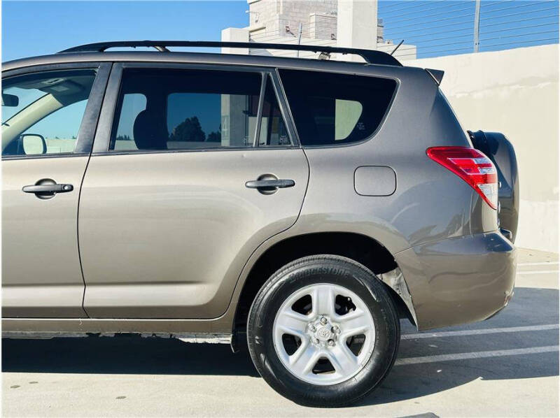 2010 Toyota RAV4 Base photo 11