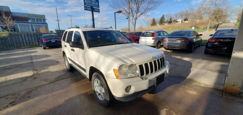 2005 Jeep Grand Cherokee for sale at Divine Auto Sales LLC in Omaha NE