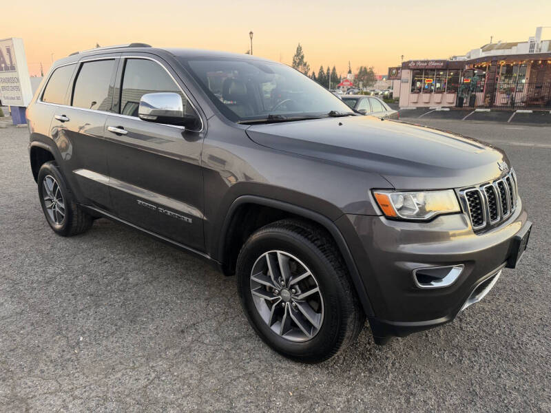 2017 Jeep Grand Cherokee Limited photo 2