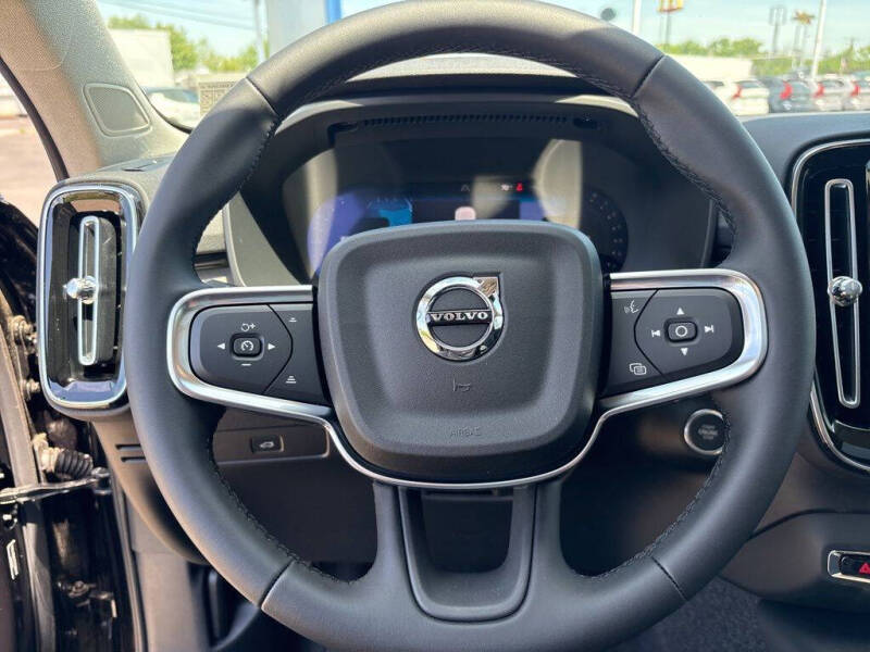 2026 Volvo XC40 B5 Plus