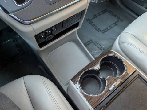 2017 Toyota Sienna XLE 8-Passenger