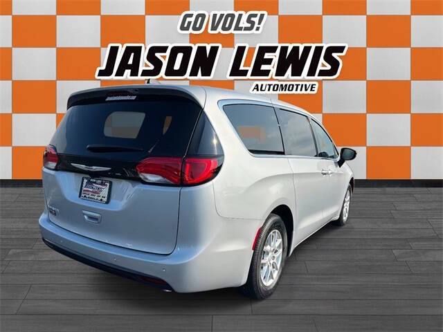 2026 Chrysler Voyager LX