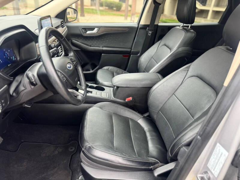 2020 Ford Escape Hybrid Titanium