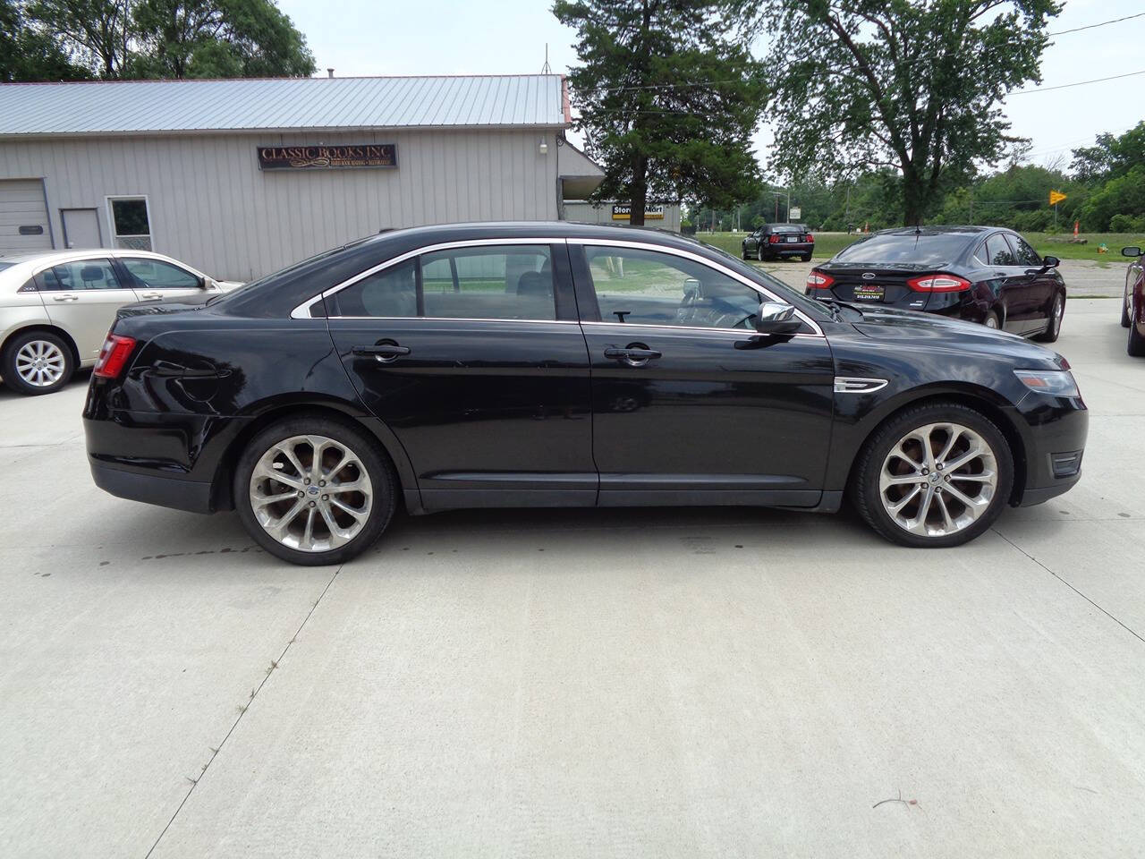 2014 Ford Taurus for sale at El Paso Auto Sale in Des Moines, IA