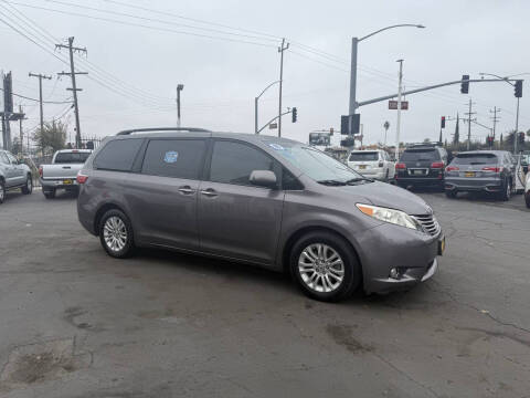 2015 Toyota Sienna XLE Premium 8-Passenger