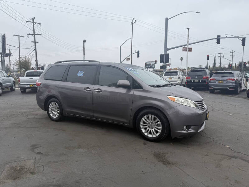 2015 Toyota Sienna XLE Premium 8-Passenger