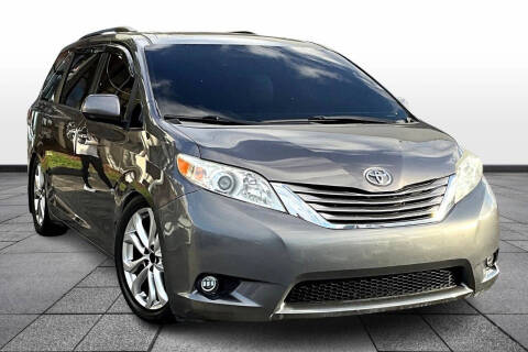 2017 Toyota Sienna XLE 7-Passenger Auto Access Seat