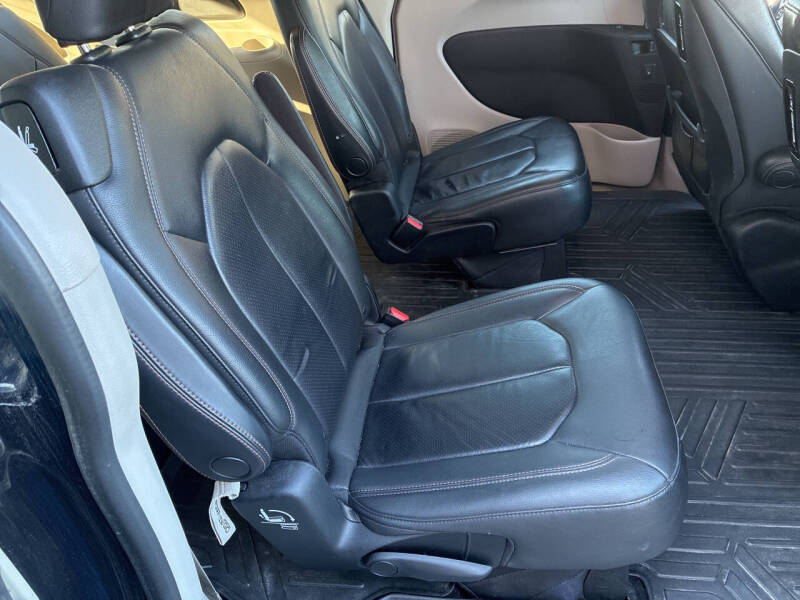 2017 Chrysler Pacifica Touring-L Plus