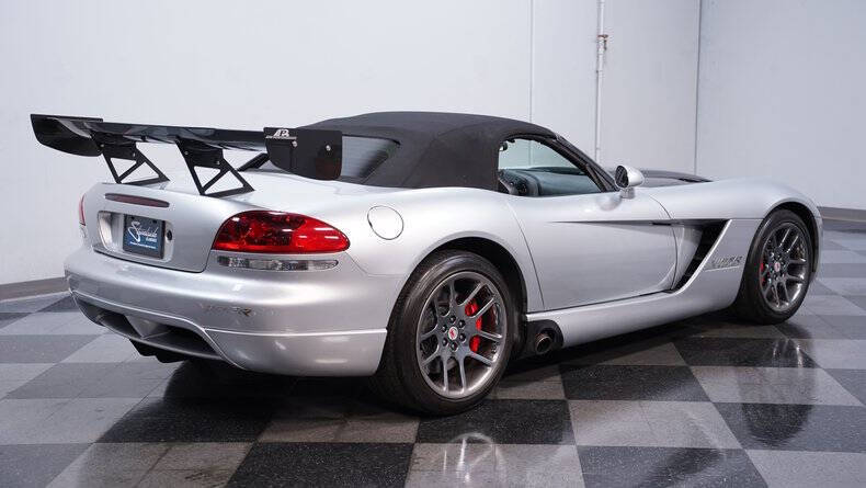 2005 Dodge Viper SRT-10