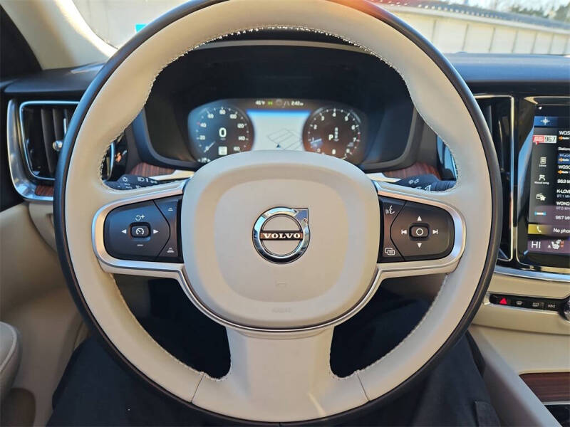 2022 Volvo S60 B5 Momentum