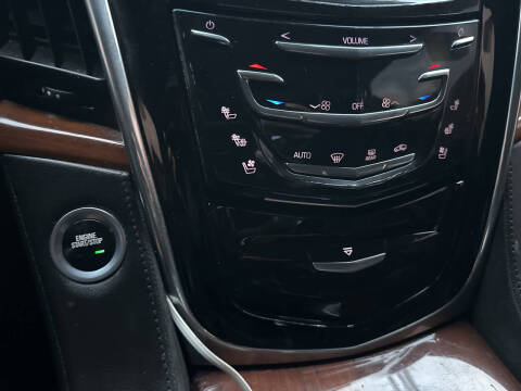 2017 Cadillac Escalade Luxury