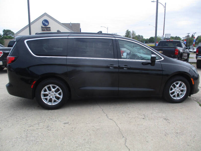2020 Chrysler Voyager LXi