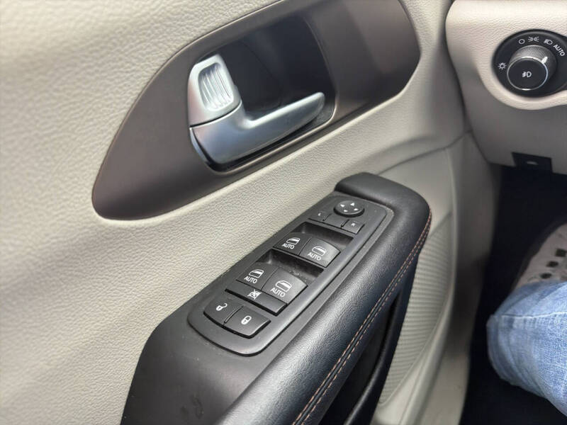 2017 Chrysler Pacifica Touring-L Plus