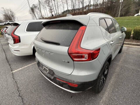 2025 Volvo XC40 B5 Core Bright Theme
