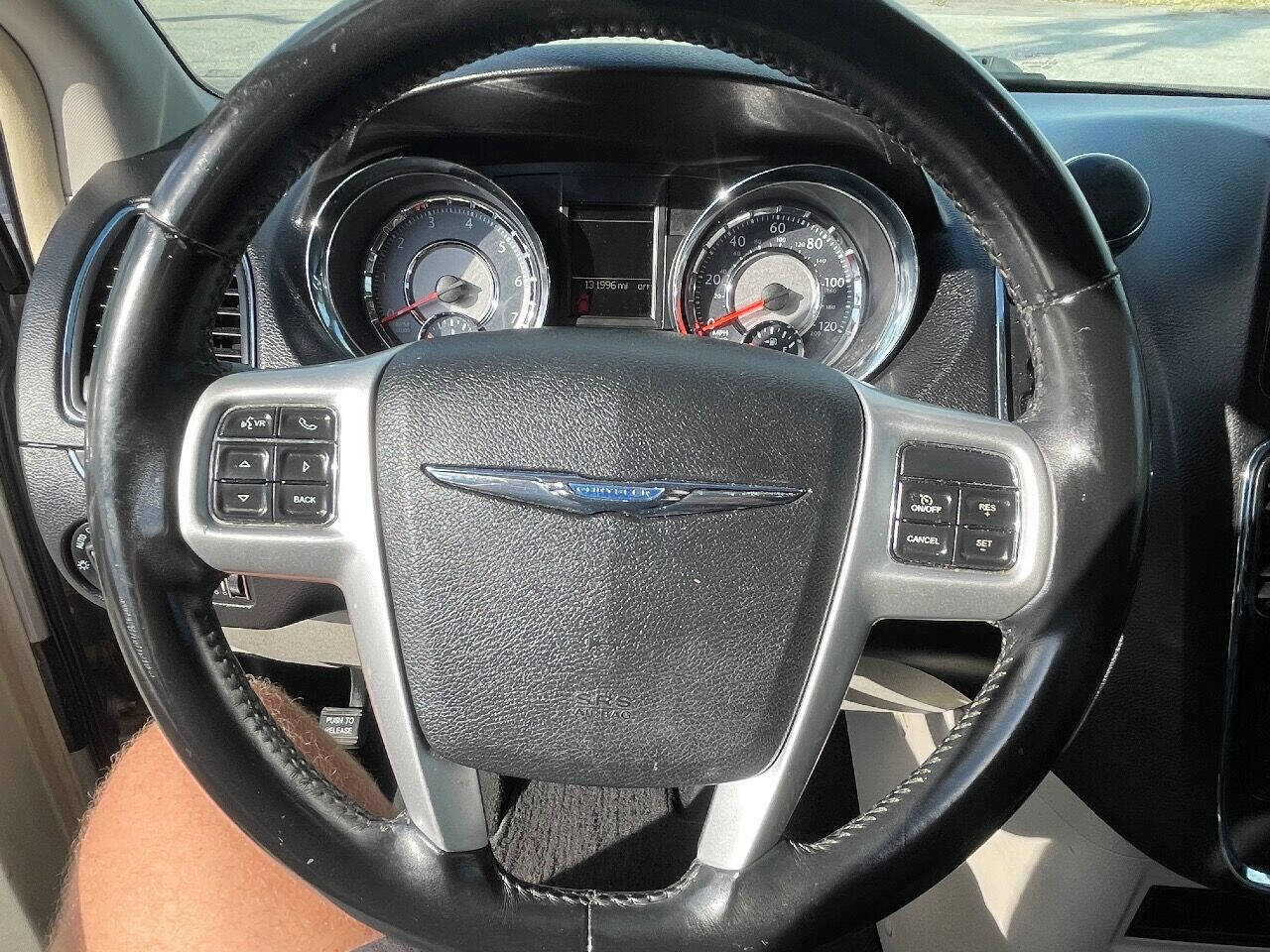 2016 CHRYSLER Town and Country Minivan - $11,900
