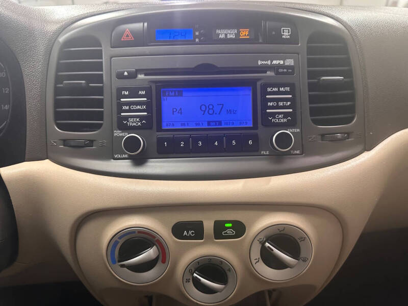 2011 Hyundai Accent GLS