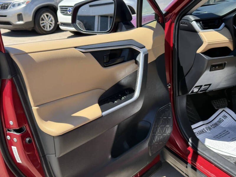 2019 Toyota RAV4 LE