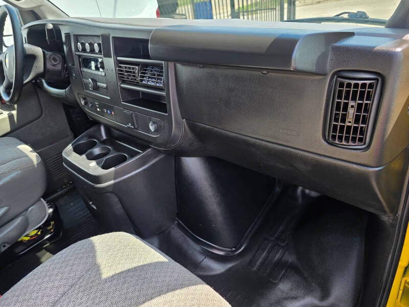 2022 Chevrolet Express 2500