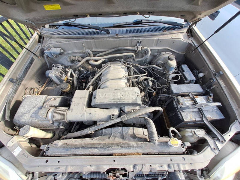 2002 Toyota Sequoia SR5