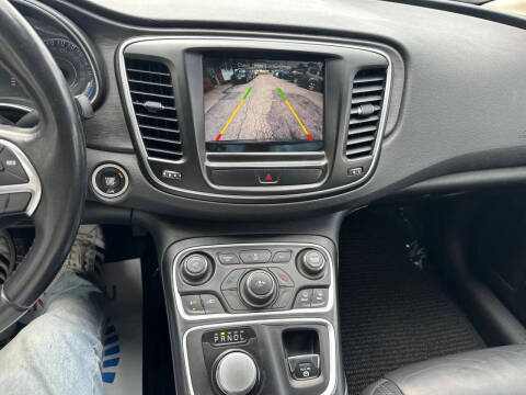 2017 Chrysler 200 Limited Platinum