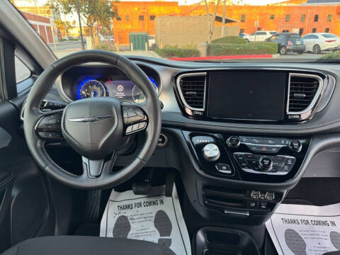 2022 Chrysler Pacifica Touring