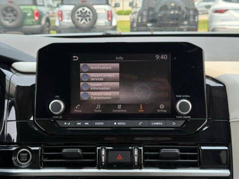 2022 Nissan Pathfinder SV