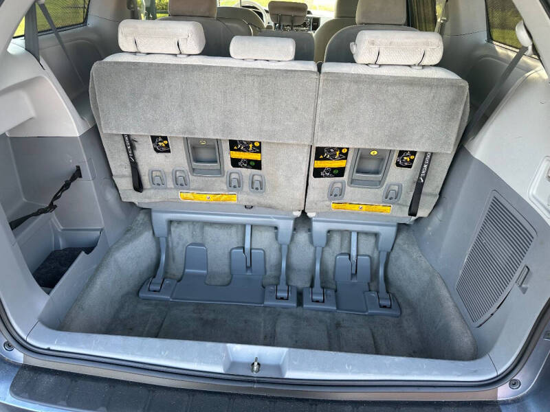2013 Toyota Sienna LE 8-Passenger