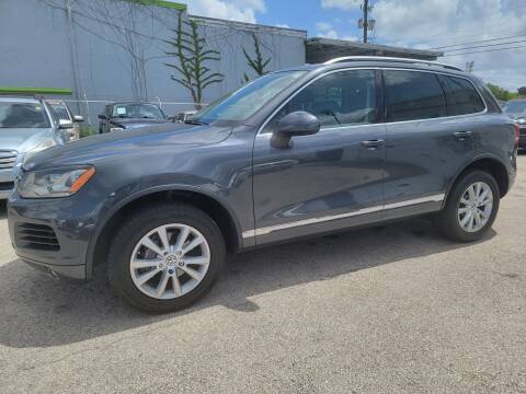 2014 Volkswagen Touareg for sale at INTERNATIONAL AUTO BROKERS INC in Hollywood FL
