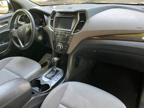 2017 Hyundai Santa Fe SE