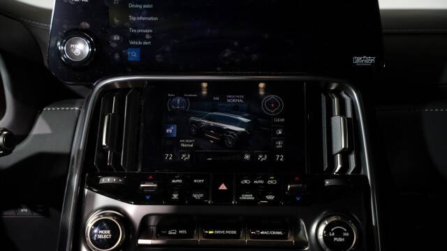 2025 Lexus LX 700h Overtrail