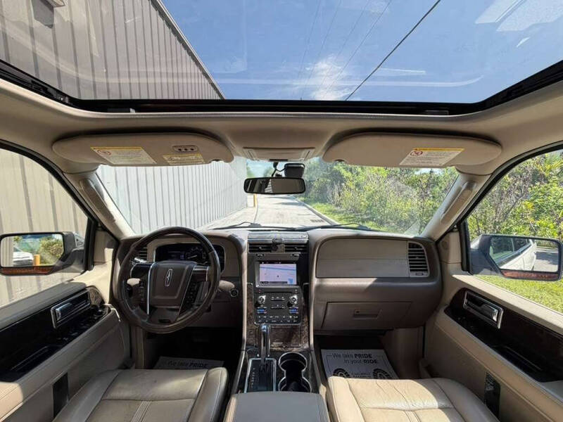 2017 Lincoln Navigator Select