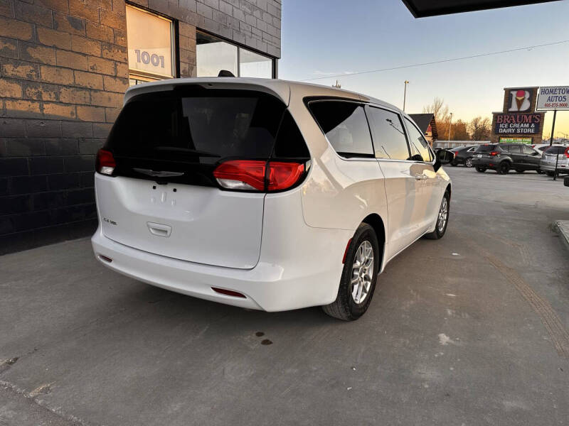 2022 Chrysler Voyager LX