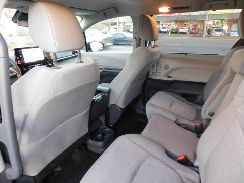 2021 Toyota Sienna LE 8-Passenger