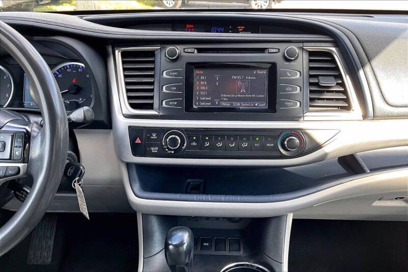 2019 Toyota Highlander LE