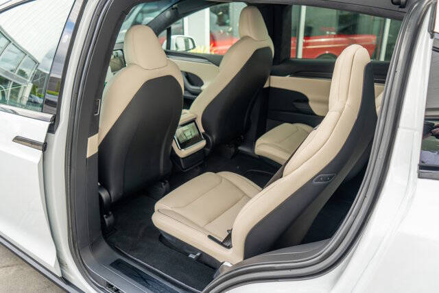2022 Tesla Model X 51