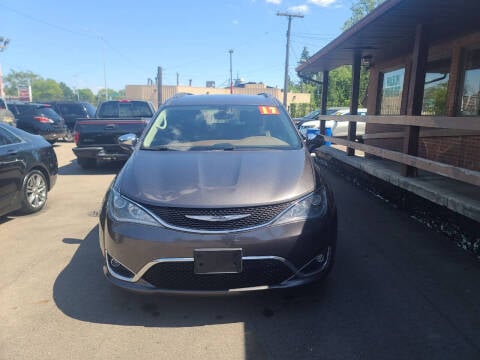 2017 Chrysler Pacifica for sale at Frankies Auto Sales in Detroit MI