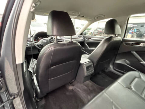 2017 Volkswagen Passat 1.8T R-Line