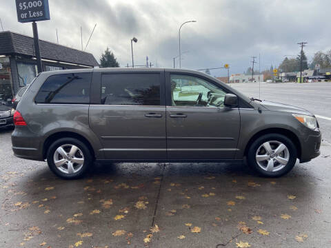 2010 Volkswagen Routan SE