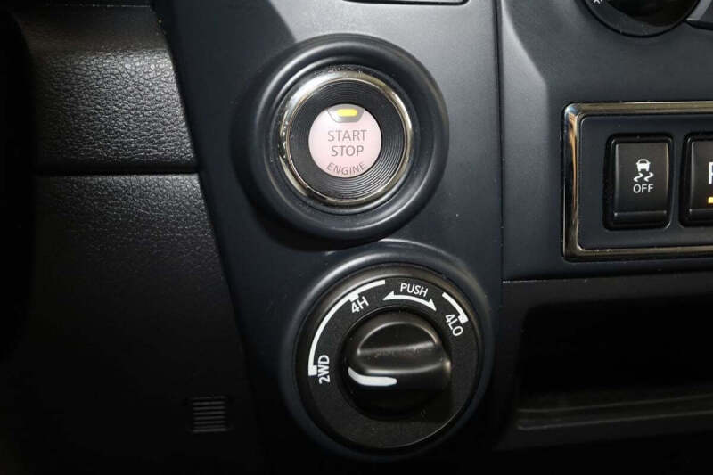 2023 Nissan Titan SV