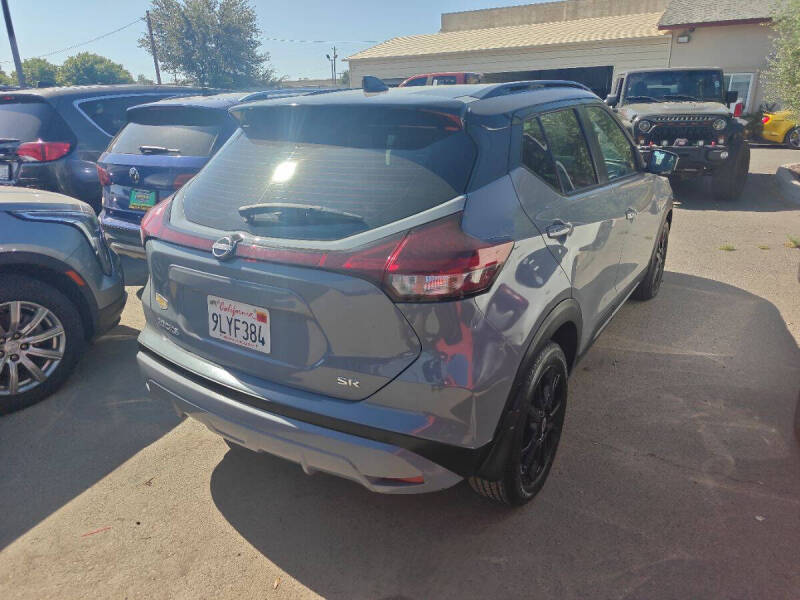2024 Nissan Kicks SR