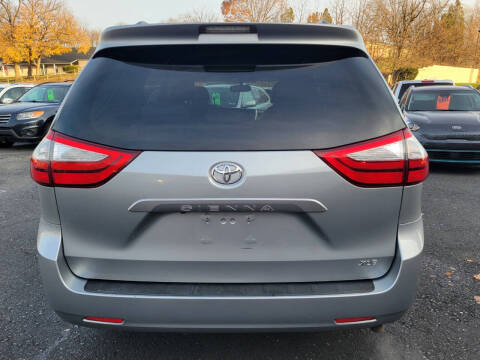 2015 Toyota Sienna XLE 8-Passenger