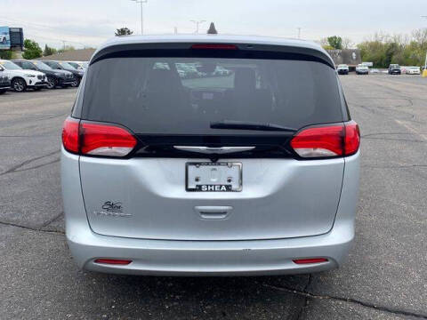 2023 Chrysler Voyager LX