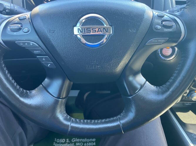 2020 Nissan Pathfinder SV