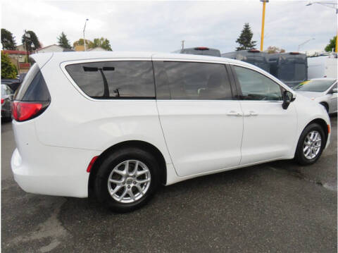 2022 Chrysler Voyager LX