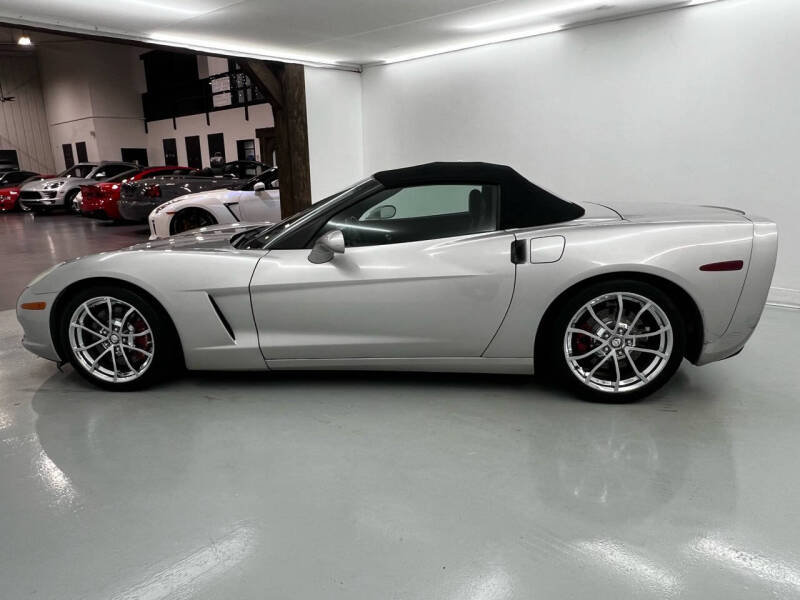 2005 Chevrolet Corvette Base photo 3