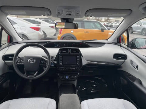 2020 Toyota Prius LE