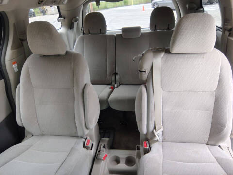 2016 Toyota Sienna LE 8-Passenger