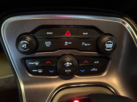 2016 Dodge Challenger 392 HEMI Scat Pack Shaker