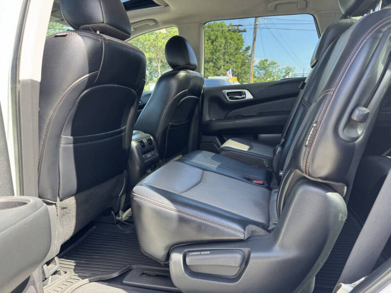 2020 Nissan Pathfinder SL