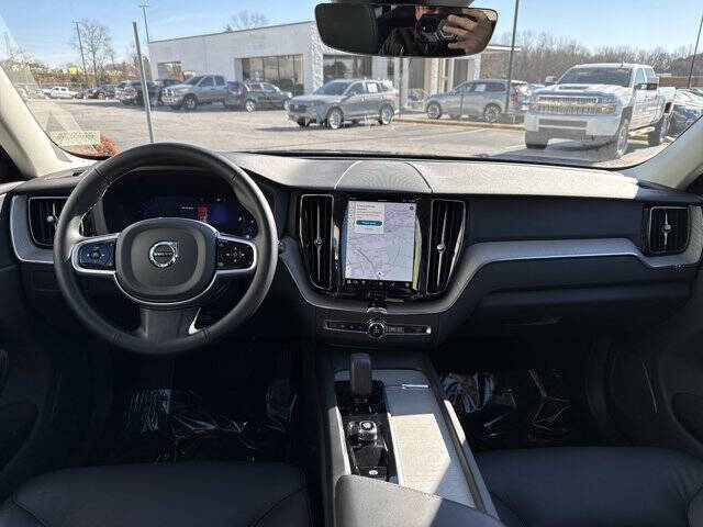 2025 Volvo XC60 B5 Plus Dark Theme